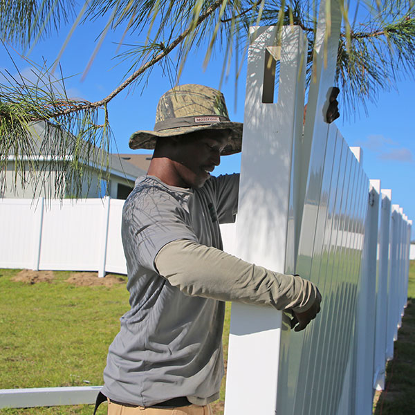 Vinyl pet outlet fence