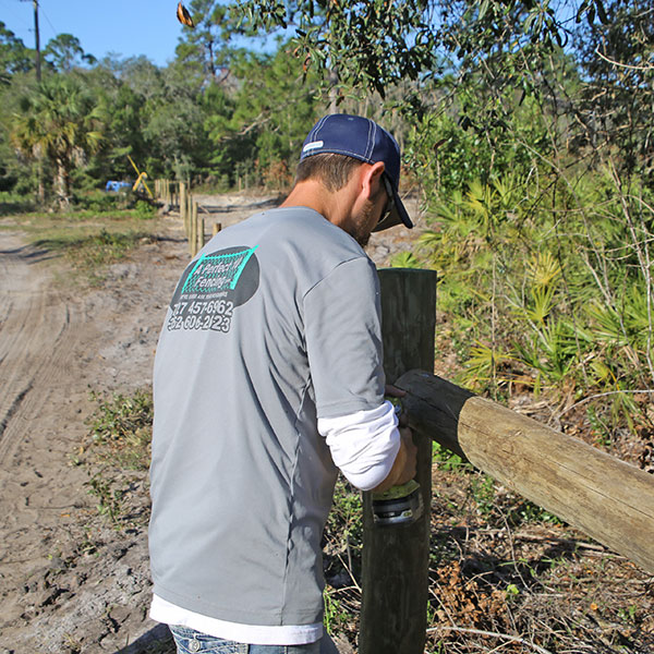 wood fence install, crystal river fl